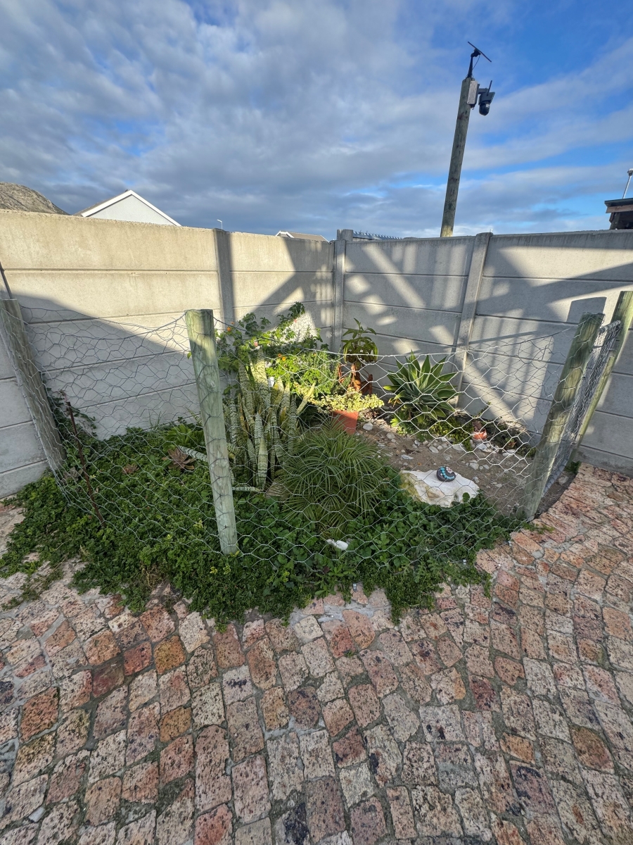 2 Bedroom Property for Sale in Gansbaai Central Western Cape